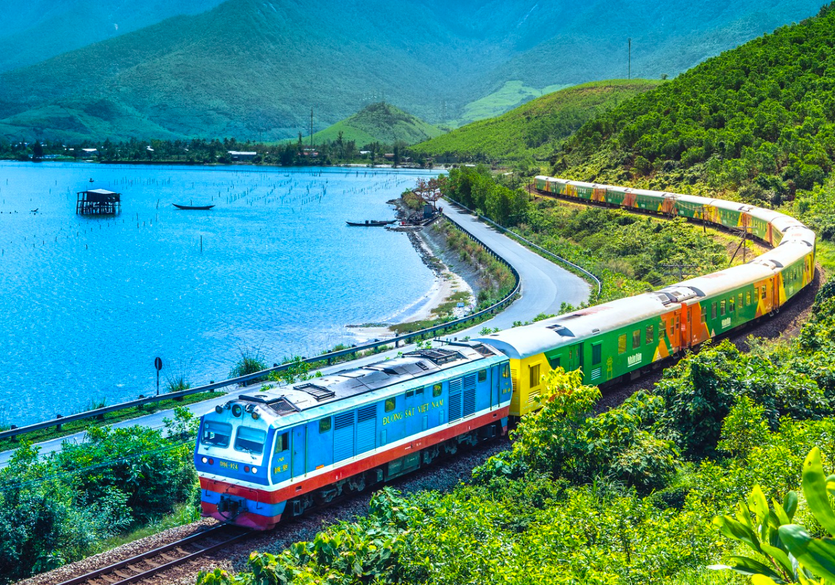 NHỮNG KỸ NĂNG CẦN BIẾT KHI BĂNG QUA ĐƯỜNG RAY TÀU HỎA